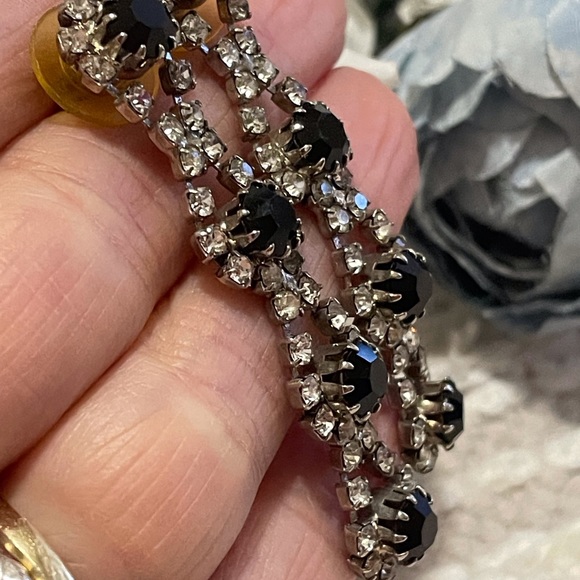 💎 Black and Clear Rhinestone Earrings - Picture 3 of 5